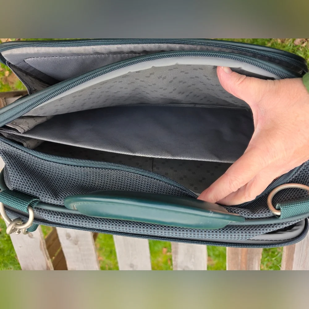 Samsonite Multi Compartment Black Laptop Messenger Bag Padded Shoulder Strap